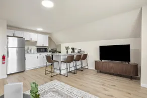 Squirrel Hill Modern Haven 1BR w/Parking - Image 4