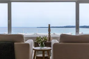 Beach House with incredible Bay Views - Image 2