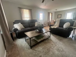 Cozy Modern Cottage - Image 2