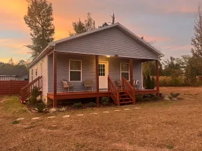 Cozy Modern Cottage - Image 5