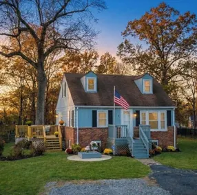 Cozy, Charming Cape Home near DC - Image 2