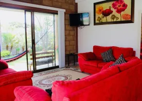 House with Garden, Ideal for Intimate Events - Image 3