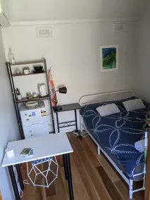 Cozy Unit in North Melbourne - Image 2