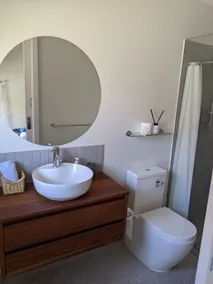 Cozy Unit in North Melbourne - Image 3