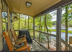 Just Lake Home - Image 4