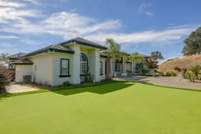 Luxury Pilot Hill Estate in a Vineyard Community - Image 4