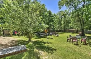 People and Paws home with fenced yard - Image 5
