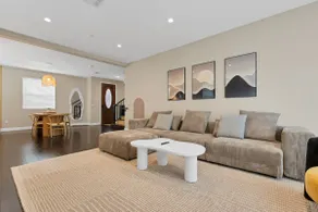 Prime Location - Spacious 3BD 2.5 BA - King Bed - Image 4