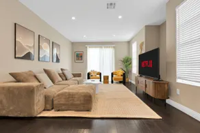 Prime Location - Spacious 3BD 2.5 BA - King Bed - Image 3