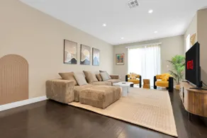 Prime Location - Spacious 3BD 2.5 BA - King Bed - Image 5