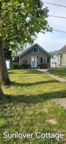 Lakefront- Sunlover Cottage - Image 2