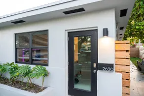 Miami 1BR Retreat + Sofa bed • Patio • sleeps 4 - Image 2