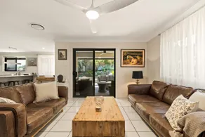 Stockton Hideaway | 3 Bedrooms | Hot tub - Image 3