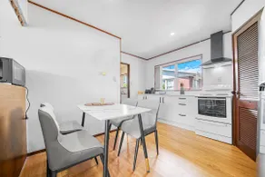 warmth and the spacious 2 double bedroom - Image 5