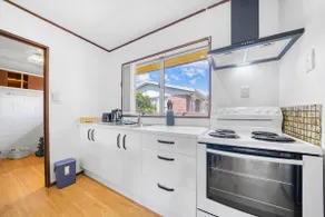 warmth and the spacious 2 double bedroom - Image 4