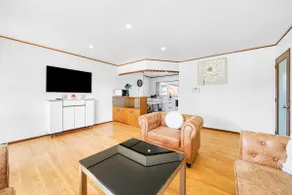 warmth and the spacious 2 double bedroom - Image 2