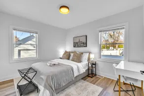Prime Location SFH - Walk to Shops & Dining - Image 4