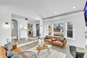 Prime Location SFH - Walk to Shops & Dining - Image 5