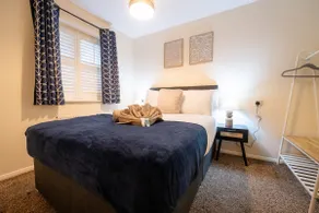 Stylish 3BR Chafford Stay | Discounted Rates - Image 3