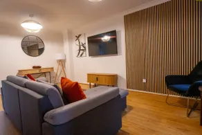 Stylish 3BR Chafford Stay | Discounted Rates - Image 4