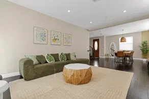 HUGE 3BD 2.5BA • 2,118 Sq Ft • Sleeps 11 • KING BD - Image 2