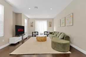 HUGE 3BD 2.5BA • 2,118 Sq Ft • Sleeps 11 • KING BD - Image 4