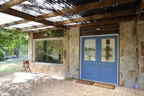 The Beekeepers Retreat - Image 3