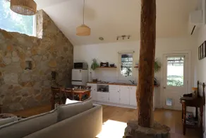 The Beekeepers Retreat - Image 5