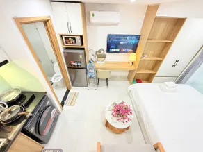 l 101 Suites l Compact & Modern Studio w Kitchen - Image 3