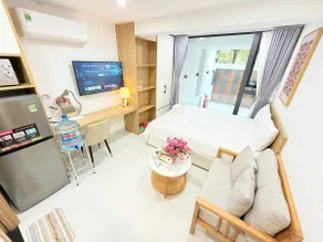 l 101 Suites l Compact & Modern Studio w Kitchen - Image 4