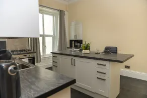 Bay Apt l Sea View l Luxury l Central - Image 3