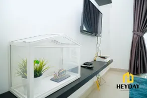 E Life SKS Habitat With WiFi Netflix - Image 4