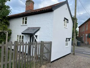 Grade II listed lamp lighters cottage - Image 2