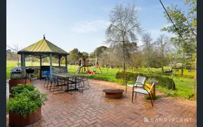 Yarra Valley Farmhouse Sunrise Deck Views - Image 4
