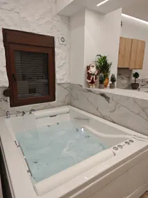 Premium Apartment with Private Jacuzzi - Image 2