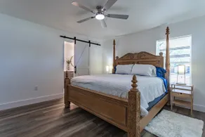 Modern Guesthouse Luxe Retreat- Sleeps 12! - Image 5