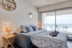 Premium Ocean View Studio, Balcony & Pool - Image 4