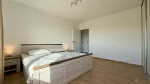 Spacious apartment with generous views - Image 4