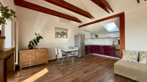 Spacious apartment with generous views - Image 2