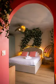 Floral bubble with private spa — 10 min from Rennes - Image 2