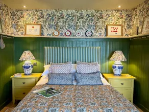 The Little Pear - Image 4