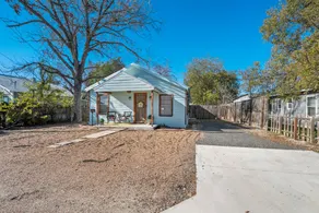 The 747 Oasis • Modern Comfort in New Braunfels - Image 3