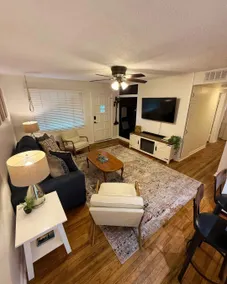 Charming 3 Bedroom Home Downtown Overland Park - Image 4