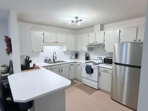 Charming 3BR Duplex Easy Walk to DT Ridgefield - Image 3