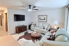 Charming 3BR Duplex Easy Walk to DT Ridgefield - Image 2