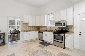 Spacious Homey Stay with Games, Gym, Near Downtown - Image 3