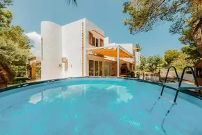 1-Min to Beach • Pool • Family & Cycling Paradise - Image 2