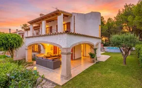 1-Min to Beach • Pool • Family & Cycling Paradise - Image 4