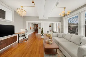 Huge Historic apt Soaring Ceilings w parking lot - Image 2