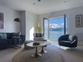 Luxury 2-bed apartment with panoramic sea-views - Image 2